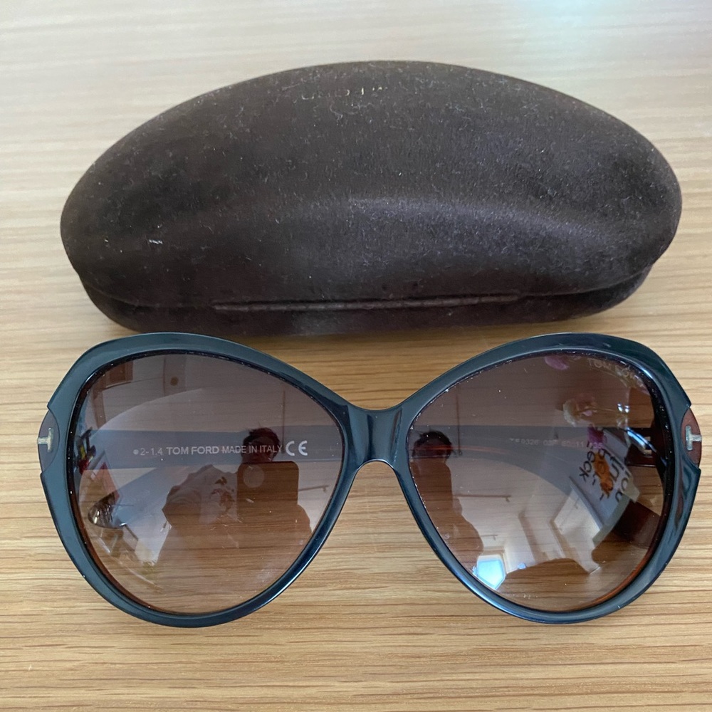 Tortoise Shell Tom Ford Oversized Sunglasses (Gre… - image 1